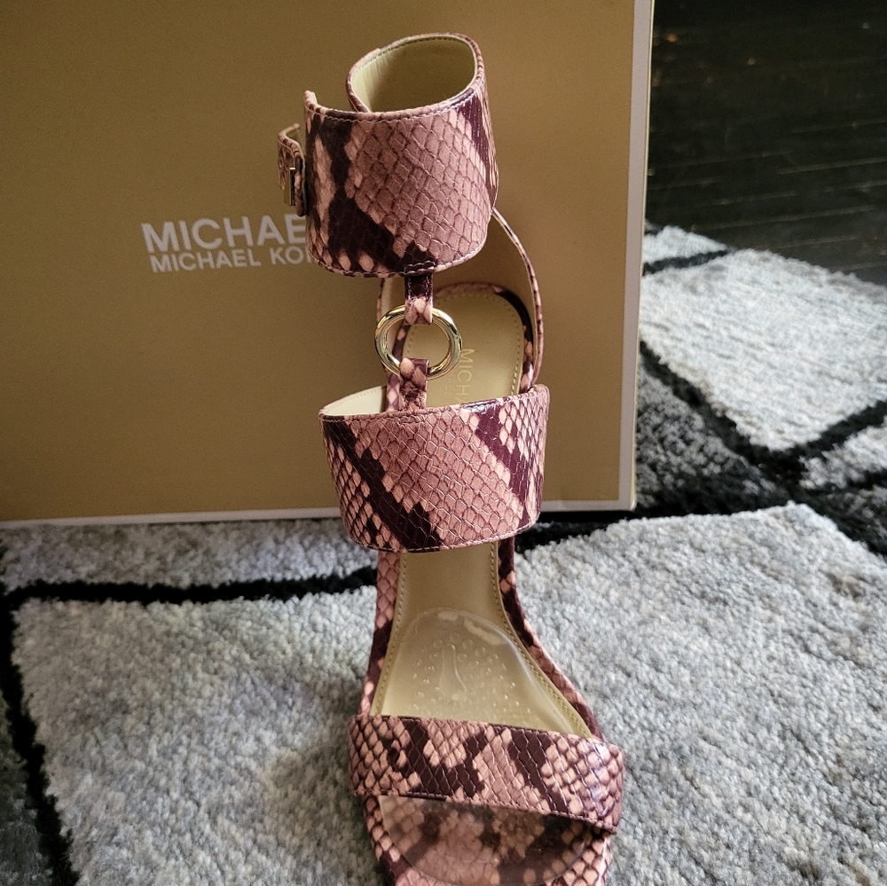Micheal Kors Heels